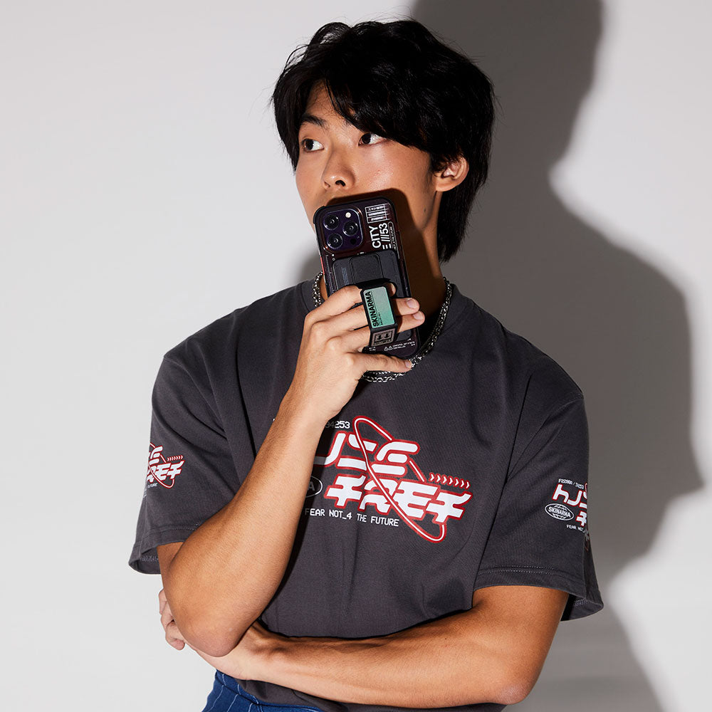 SkinArma Kira Kobai Holografik Tasarımlı Manyetik Tutucu Özellikli Standlı Deri Görünümlü Kartlık