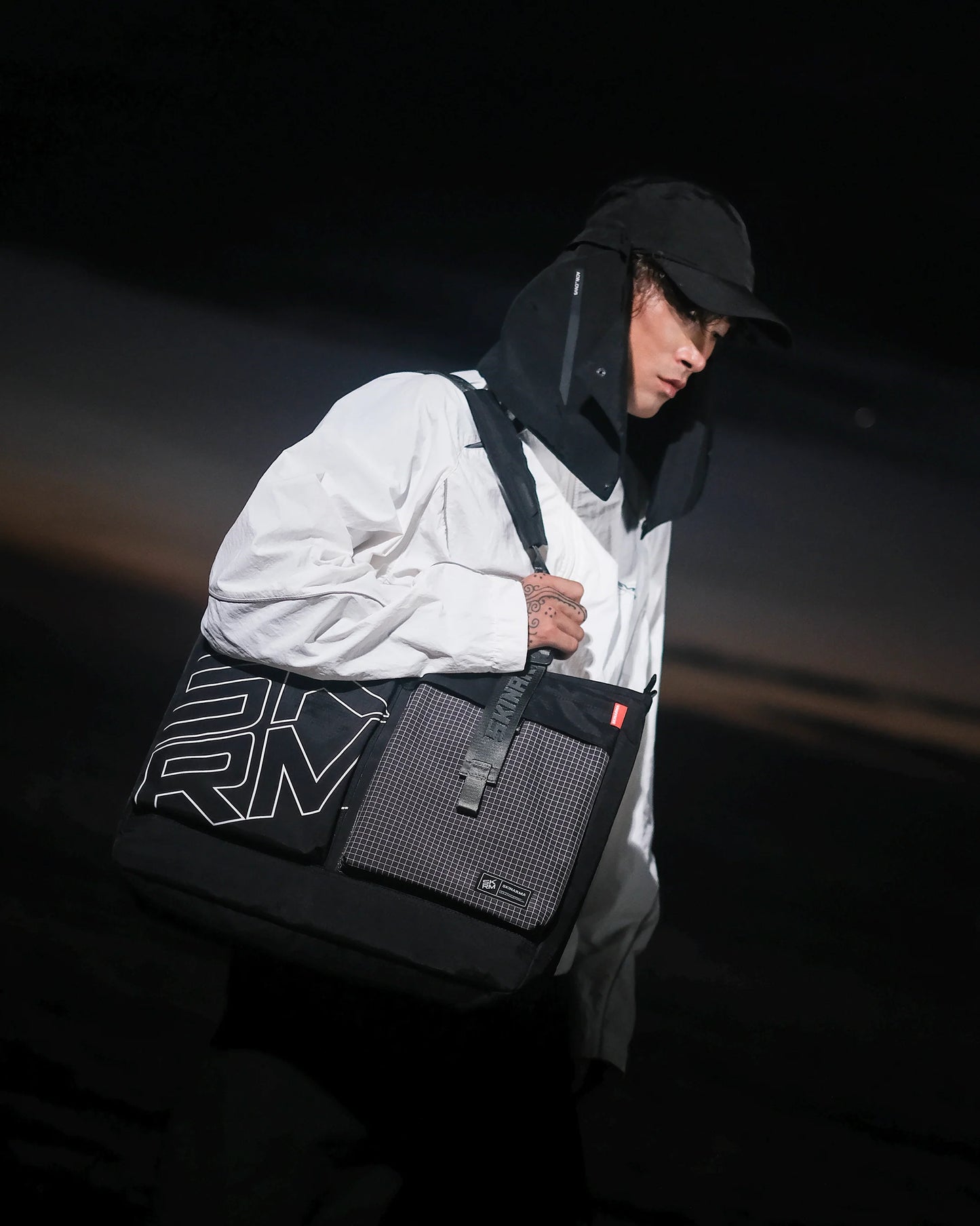 Skinarma Jager Totebag Naylon Scout Yüksek Hacimli Askılı Taşıma Çantası