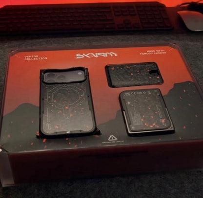 Skinarma Vektor 3 Parça Kutulu Özel Set - Mag-Şarj 17 Pro Max Uyumlu Kılıf - Mag-Şarj Uyumlu 5000Mah Powerbank - Mag-Şarj Uyumlu Kartlık - Kutulu Özel Set